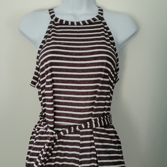 Super adorable Romper - Picture 2 of 7